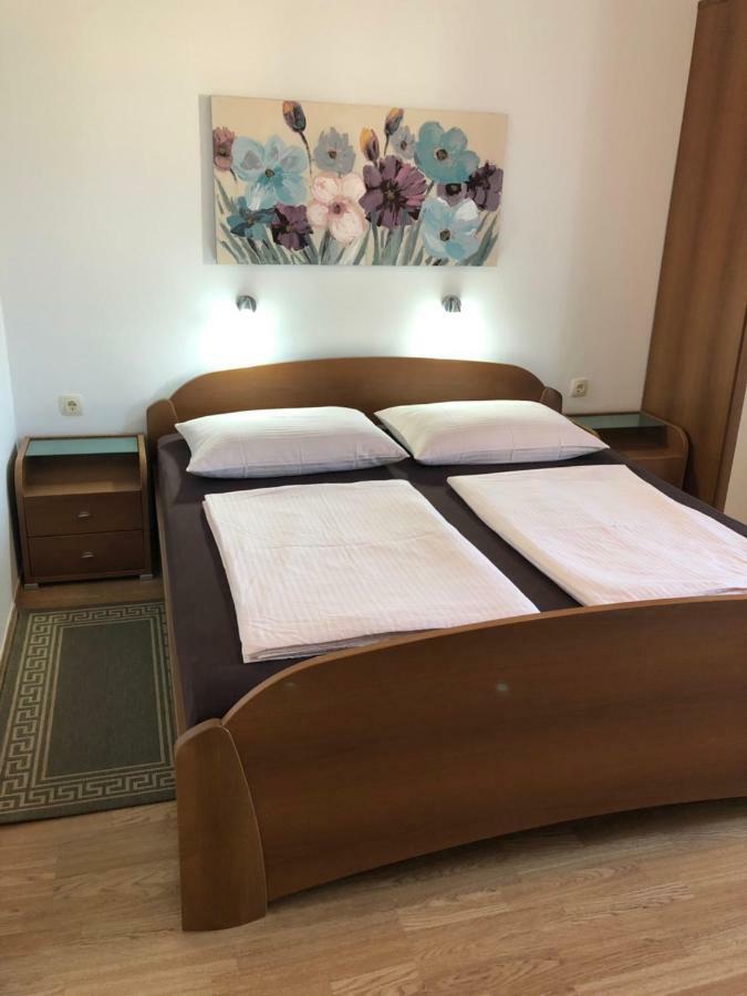 Apartment Branka Banjol Bagian luar foto
