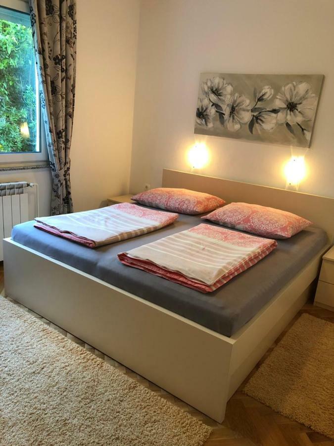 Apartment Branka Banjol Bagian luar foto
